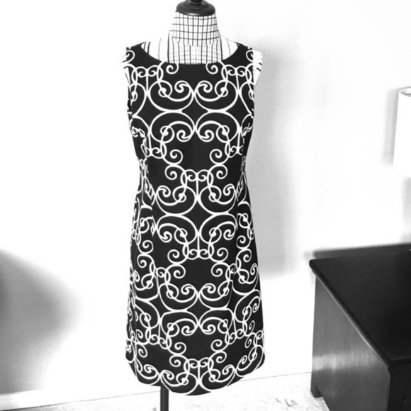 🖤Spiral Black Dress - Picture 8 of 8